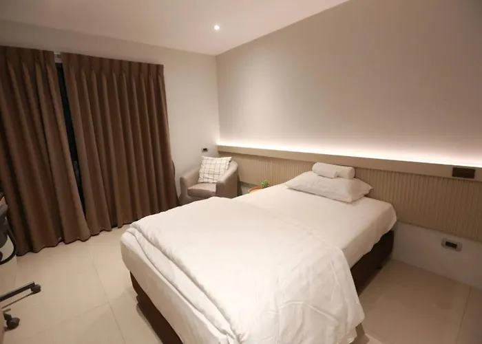 Baantip​ Homstay *